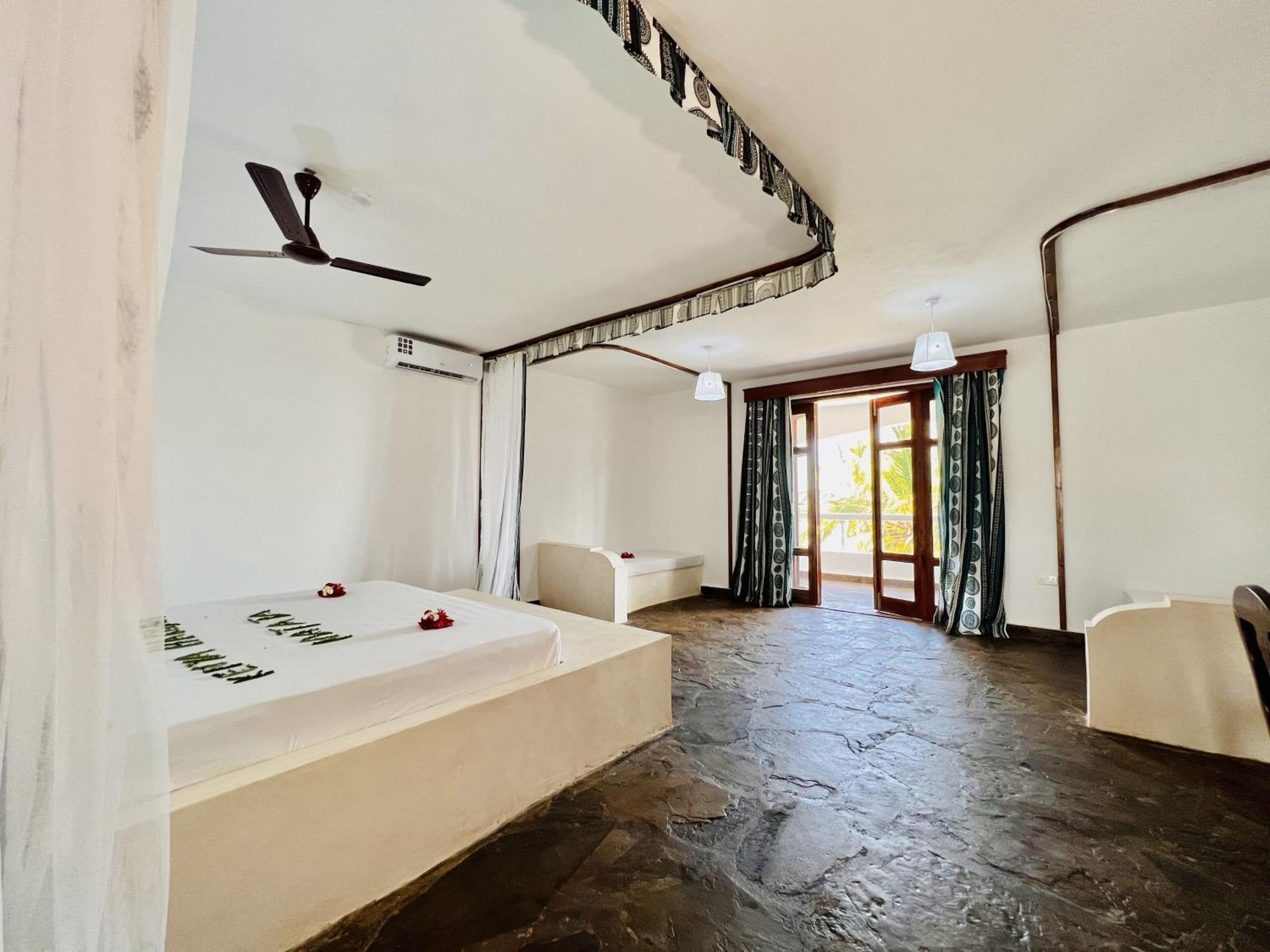 Jacaranda Beach Resort Watamu Esterno foto