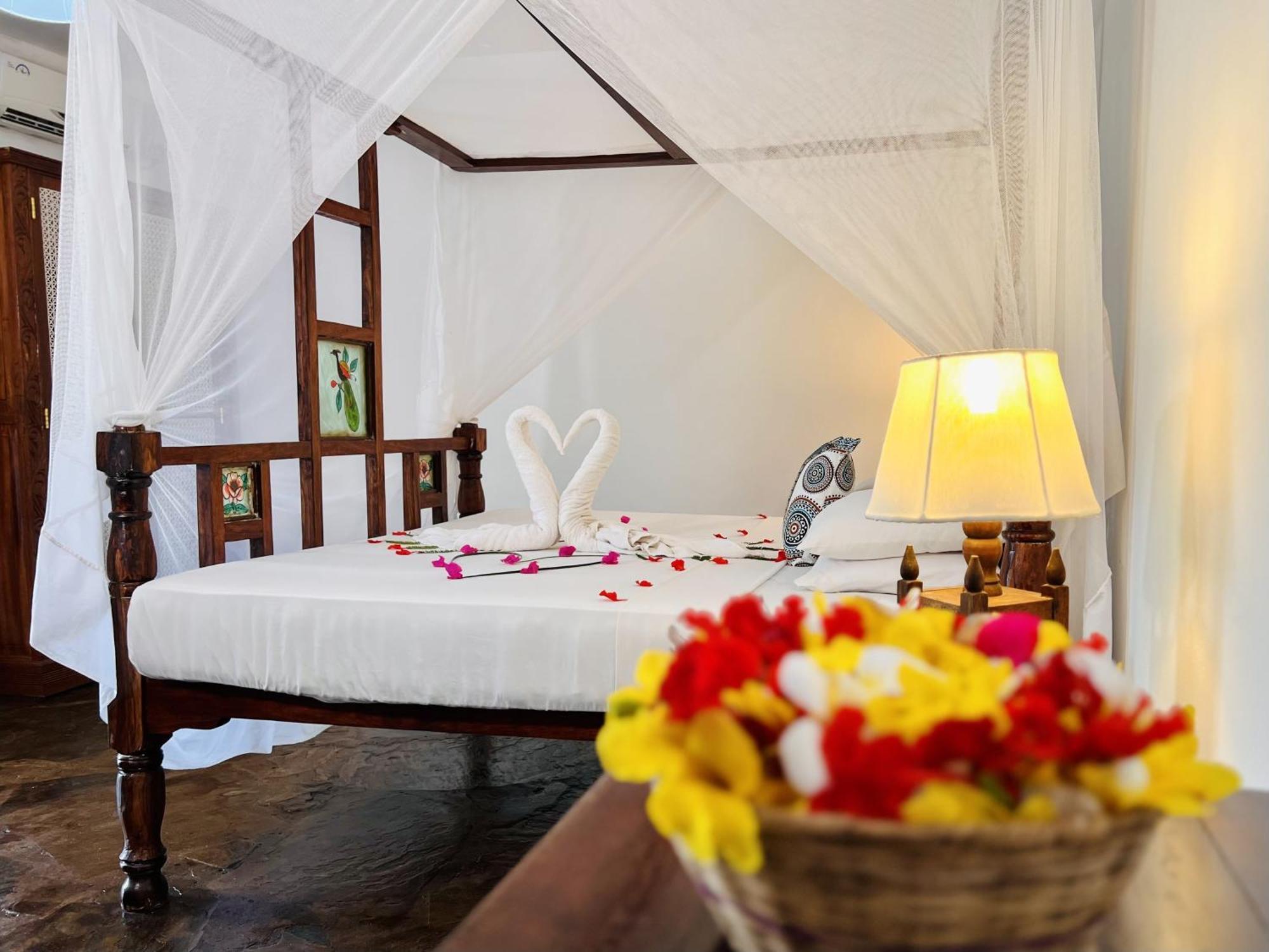Jacaranda Beach Resort Watamu Esterno foto